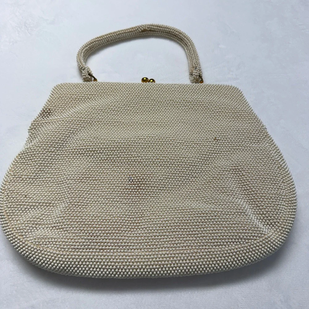 Vintage Lumured Beige Beaded Floral Handbag Gold Kiss Lock Evening Bag Hong Kong